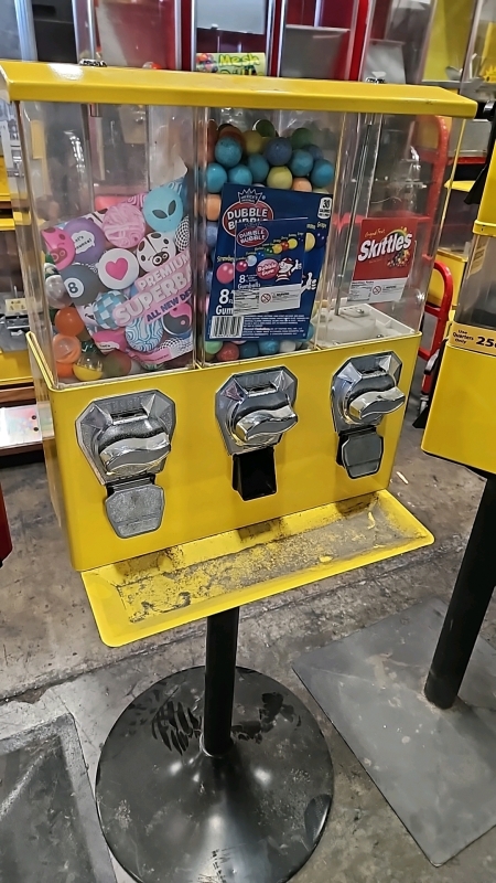 TRIPLE CANDY VENDING MACHINE STAND