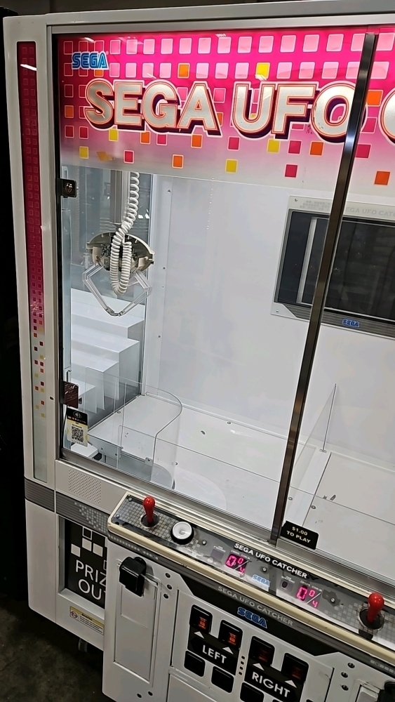 60 UFO CATCHER PRIZE CRANE MERCHANDISER SEGA