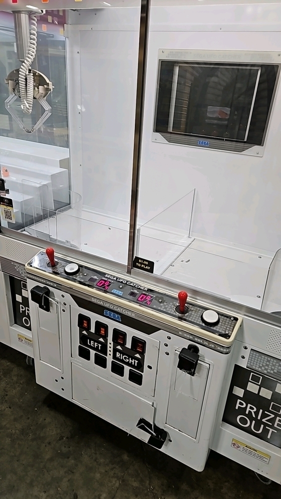 60 UFO CATCHER PRIZE CRANE MERCHANDISER SEGA