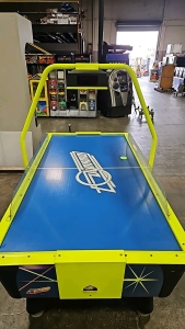 AIR HOCKEY DYNAMO HOT FLASH W/ OVER HEAD SCORING #2