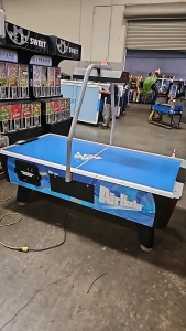 AIR HOCKEY TABLE 6' DYNAMO W/ OVERHEAD SCORING