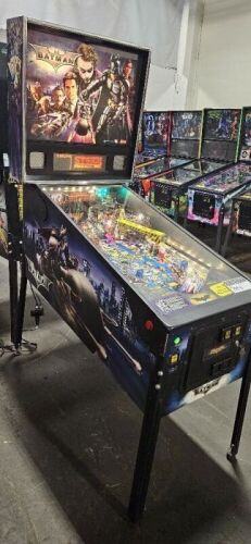 THE DARK KNIGHT BATMAN PINBALL MACHINE STERN