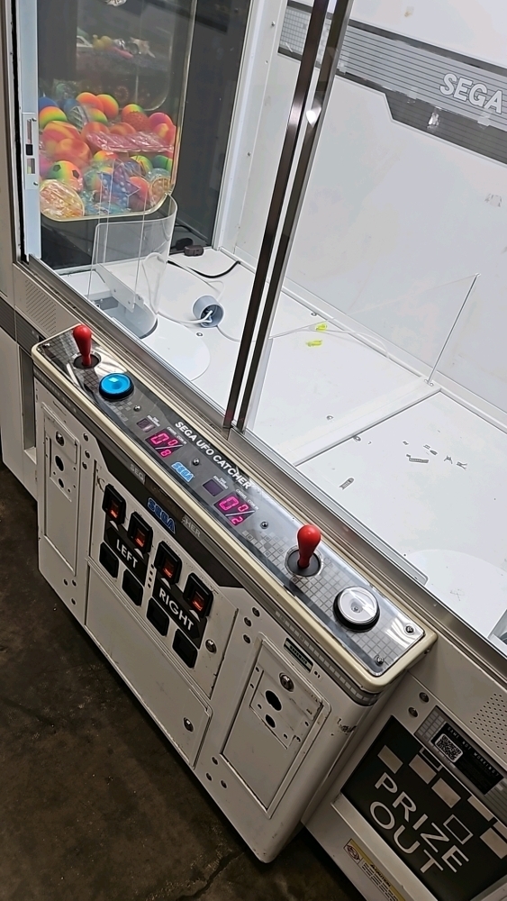 60 SEGA UFO CATCHER PRIZE MERCHANDISER ARCADE