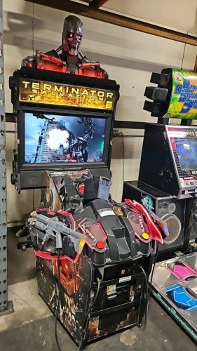 TERMINATOR SALVATION DELUXE 42" SHOOTER ARCADE GAME RAW THRILLS