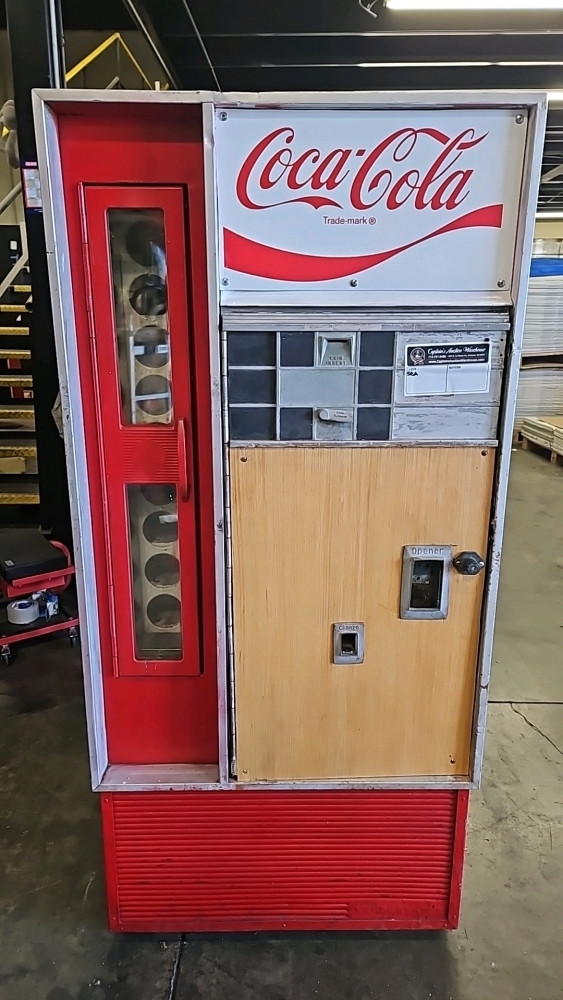 COCA COLA VINTAGE SODA VENDING MACHINE