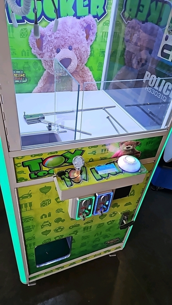 TOY LOCKER PLUSH CLAW CRANE MACHINE PIPELINE GAMES