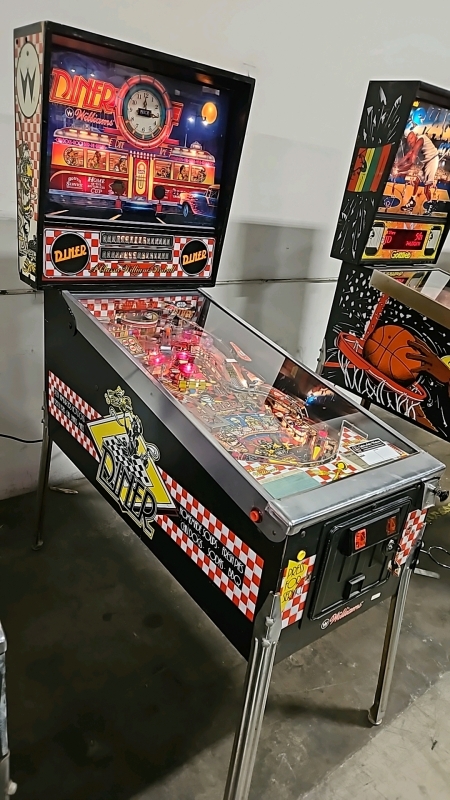 DINER CLASSIC WILLIAMS PINBALL MACHINE