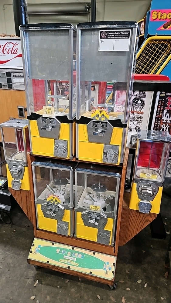 6 HEAD CANDY CAPSULE VENDING RACK