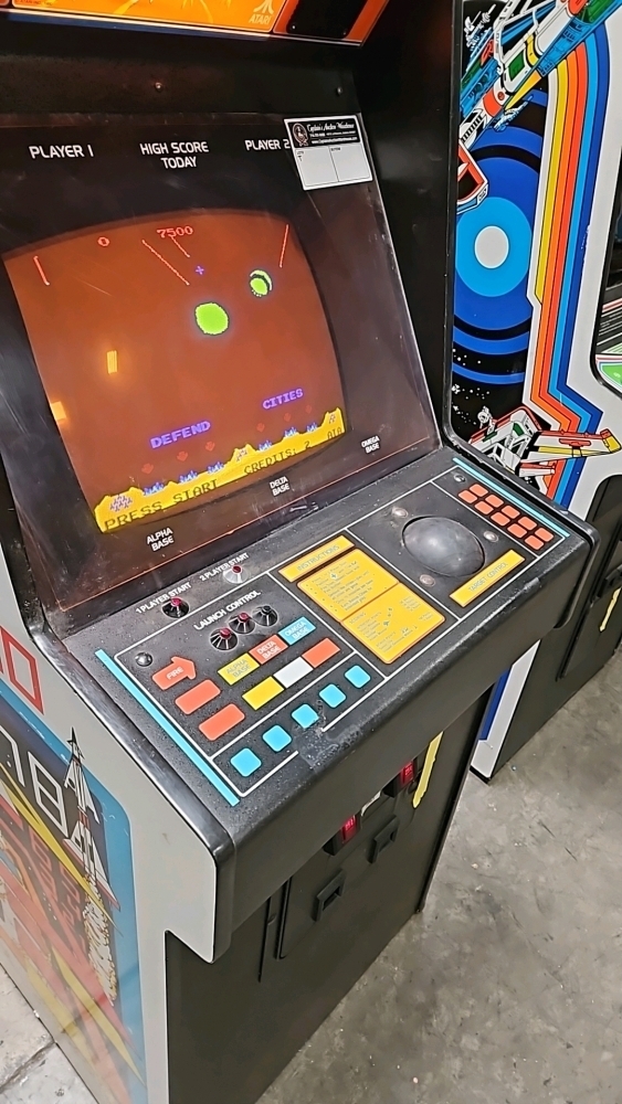MISSILE COMMAND CLASSIC UPRIGHT ARCADE GAME ATARI 1980
