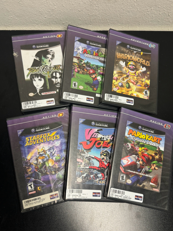 LOT OF NINTENDO GAMECUBE GAMES MARIO KART, SOUL CALIBUR II, & MORE