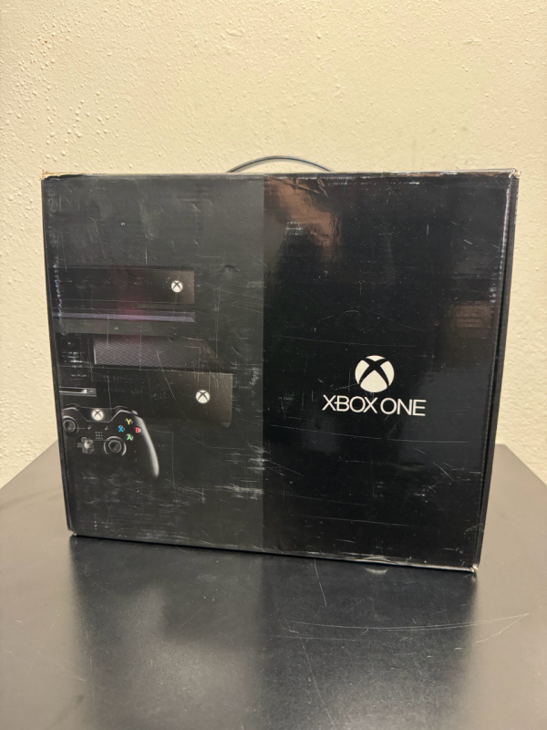 UNUSED XBOX ONE DAY ONE 2013 EDITION WITH KINECT