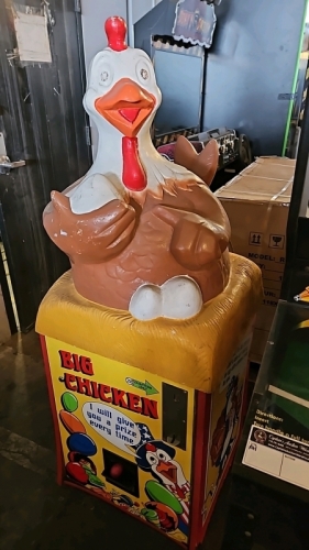 THE BIG CHICKEN TOY CAPSULE EGG VENDING MACHINE