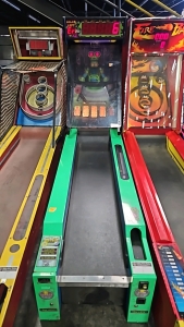 DUNK'N ALIEN SKEEBALL ALLEY ROLLER REDEMPTION GAME by ICE