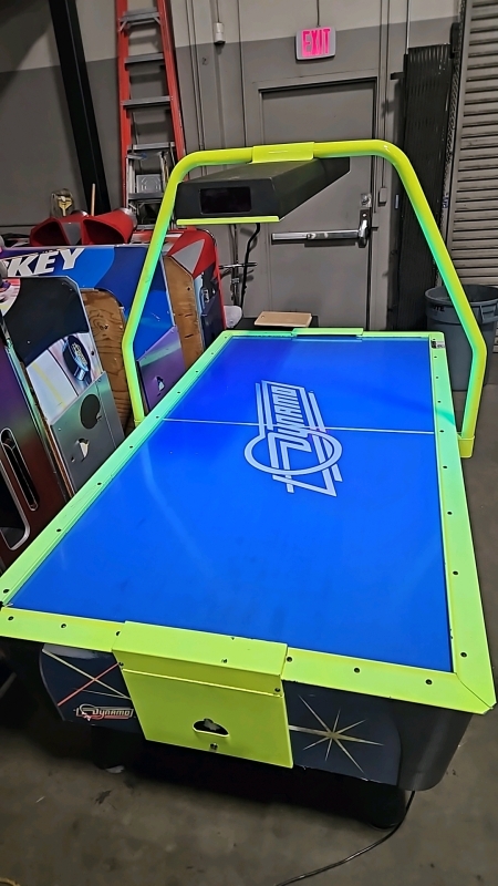 AIR HOCKEY TABLE DYNAMO HOT FLASH W/ OVERHEAD SCORING