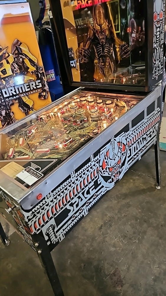 SPACE INVADERS WIDEBODY PINBALL MACHINE BALLY 1980