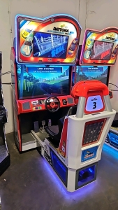 DAYTONA CHAMPIONSHIP USA NEW SEASON EDITION DELUXE #3 DRIVER SITDOWN ARCADE GAME