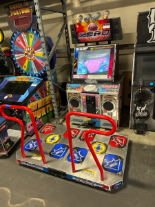 PUMP IT UP GX DANCING RHYTHM ARCADE TWO PLAYER GAME