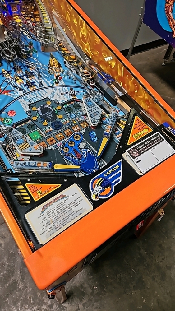 AIRBORNE PINBALL MACHINE 1996 CAPCOM COIN OP INC.