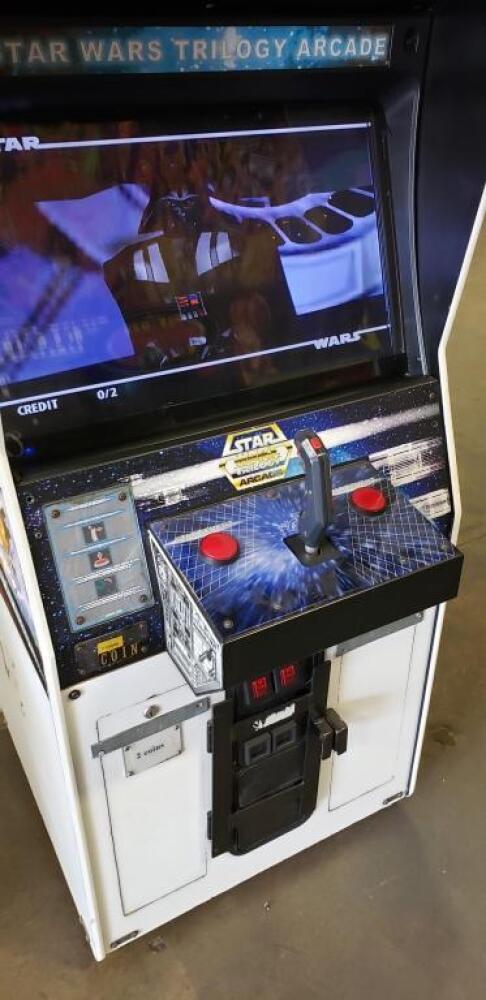 STAR WARS TRILOGY UPRIGHT ARCADE GAME LCD MONITOR STAR WARS TRILOGY UPRIGHT ARCADE GAME LCD MONITOR