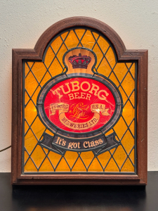 VINTAGE TUBORG BEER IT'S GOT CLASS PLASTIC HANGING WINDOW FRAME STYLE BEER SIGN