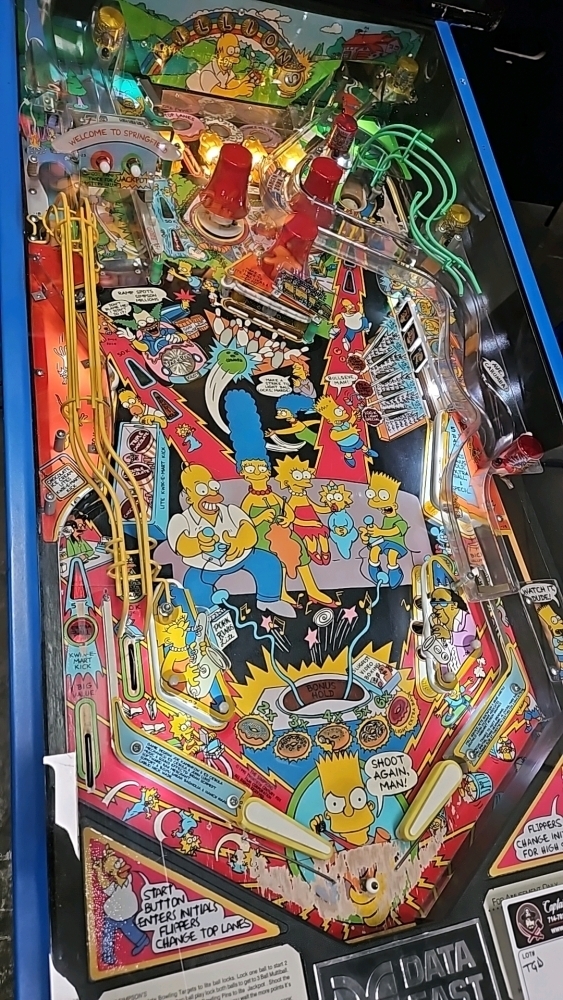 THE SIMPSONS PINBALL MACHINE W/ TOPPER DATA EAST 1990