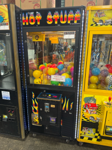 HOT STUFF CRANE INSTANT PRIZE REDEMPTION GAME W/ BALLS