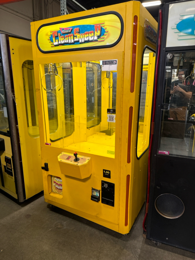 SMART CLEAN SWEEP PLUSH CLAW CRANE MACHINE YELLOW