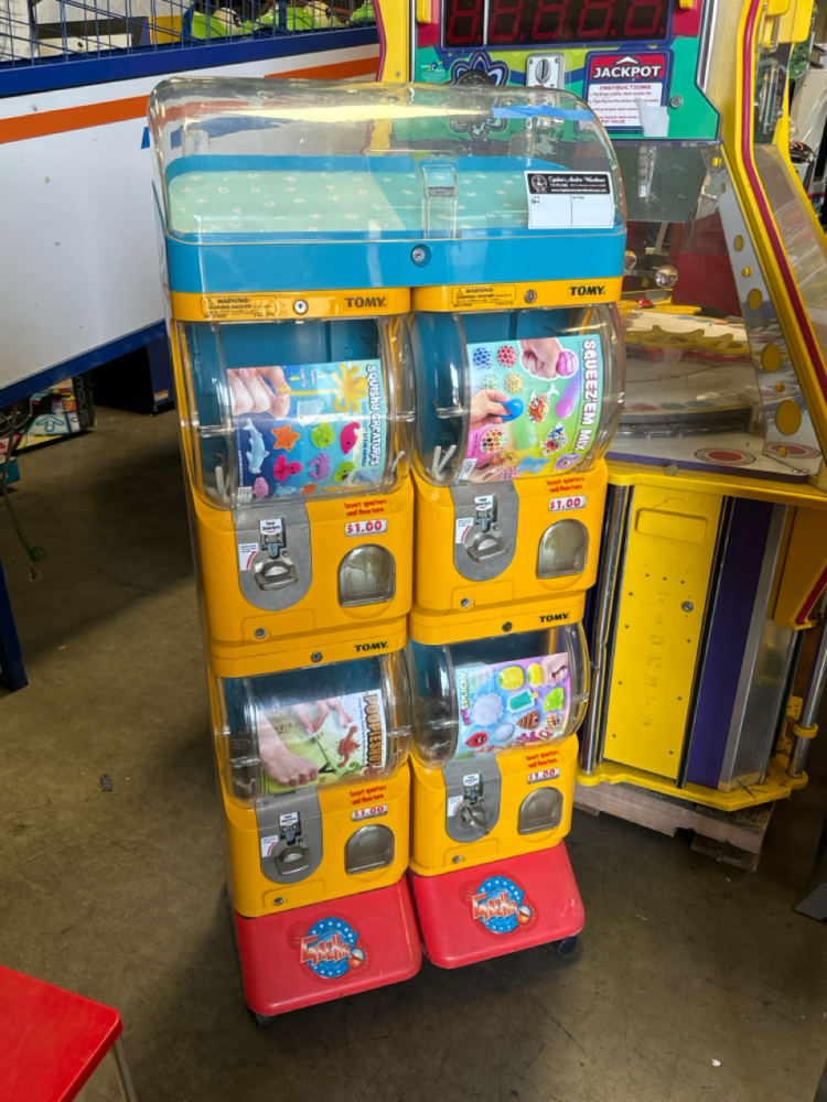 Gotcha Machine Store TOMY GOTCHA DUAL COLUMN 4 BIN CAPSULE VENDING MACHINE