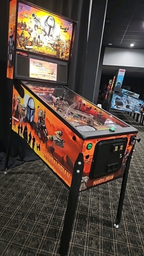 THE MANDALORIAN PRO MODEL PINBALL MACHINE STERN