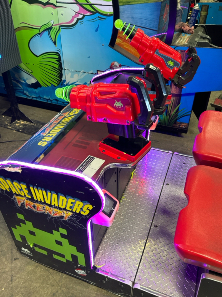 SPACE INVADERS FRENZY TAITO RAW THRILLS ARCADE GAME