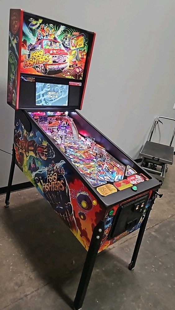 FOO FIGHTERS PRO PINBALL MACHINE BY STERN