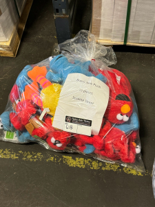 BRAND NEW PLUSH 16 PIECES OF SESAME STREET