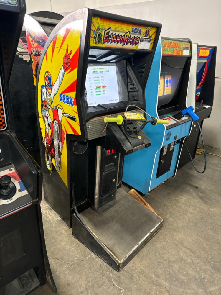 ENDURO RACER UPRIGHT ARCADE GAME SEGA