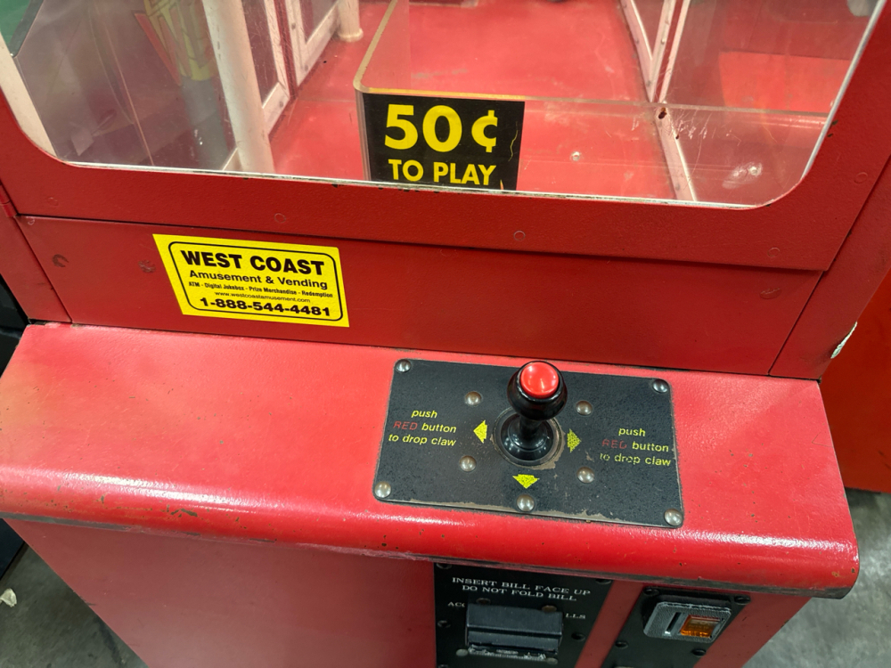 GRAYHOUND SKILL CRANE PRIZE REDEMPTION GAME #1