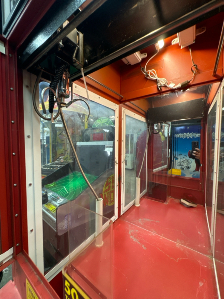 GRAYHOUND SKILL CRANE PRIZE REDEMPTION GAME #1