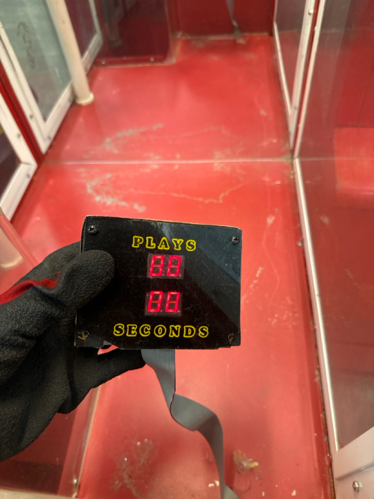 GRAYHOUND SKILL CRANE PRIZE REDEMPTION GAME #1