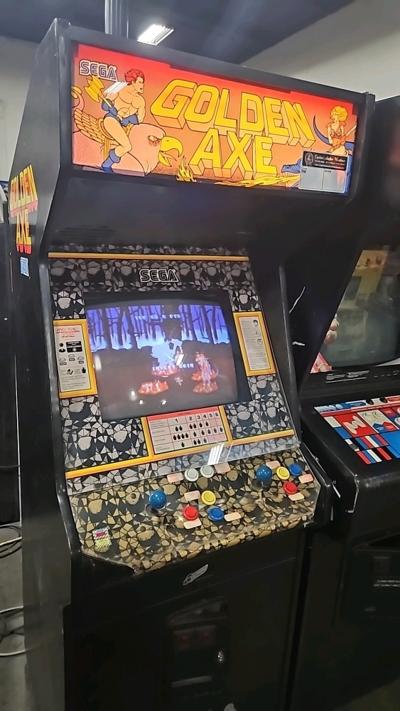 GOLDEN AXE UPRIGHT ARCADE GAME SEGA