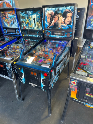 DEMOLITION MAN WIDE BODY PINBALL MACHINE WILLIAMS