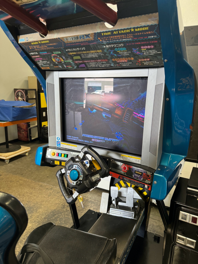 F-ZERO AX PILOT ACTION MOTION ARCADE RACING GAME SEGA