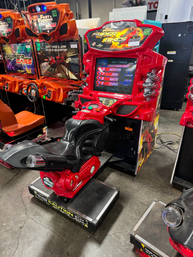 ドリームキャッチャー Escape The Era SUPER BIKES FAST & FURIOUS MOTORCYCLE ARCADE GAME RAW THRILLS