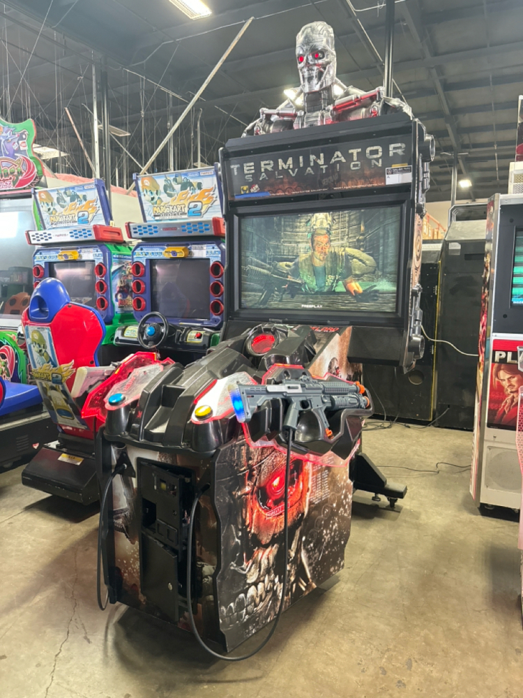 TERMINATOR SALVATION DELUXE ARCADE GAME RAW THRILLS