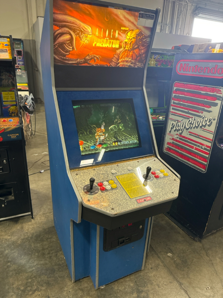 ALIEN VS. PREDATOR BIG BLUE CAB ARCADE GAME CAPCOM