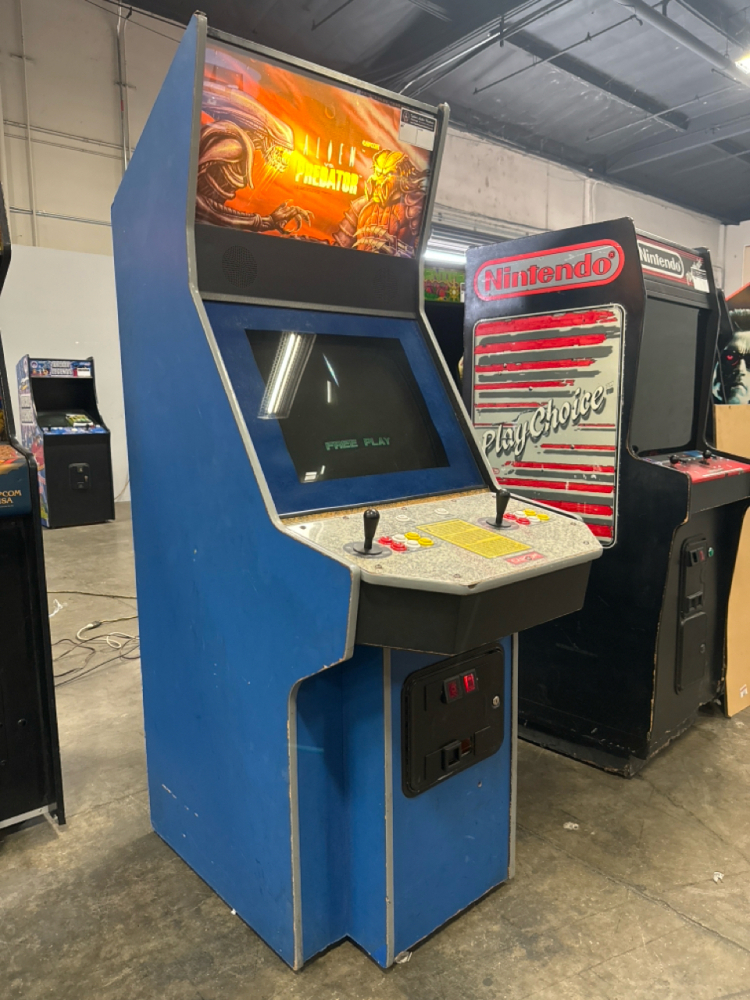 ALIEN VS. PREDATOR BIG BLUE CAB ARCADE GAME CAPCOM