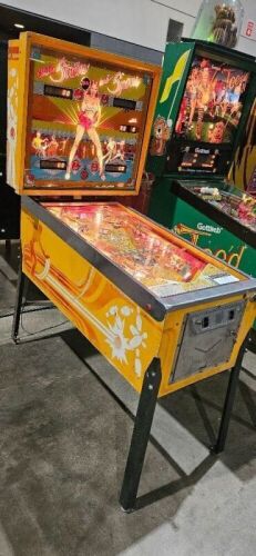 STRIKES and SPARES PINBALL MACHINE BALLY 1979