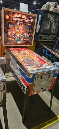 HARLEM GLOBETROTTERS ON TOUR PINBALL MACHINE BALLY 1979