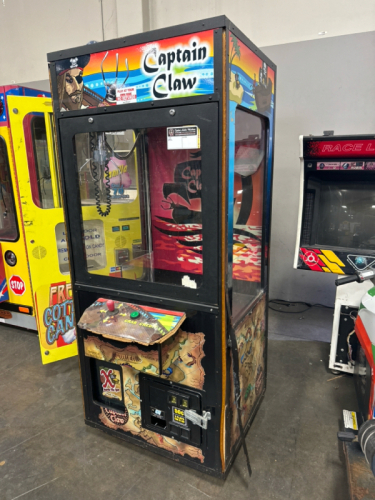 CAPTAIN CLAW MACHINE 30" PRIZE REDEMPTION