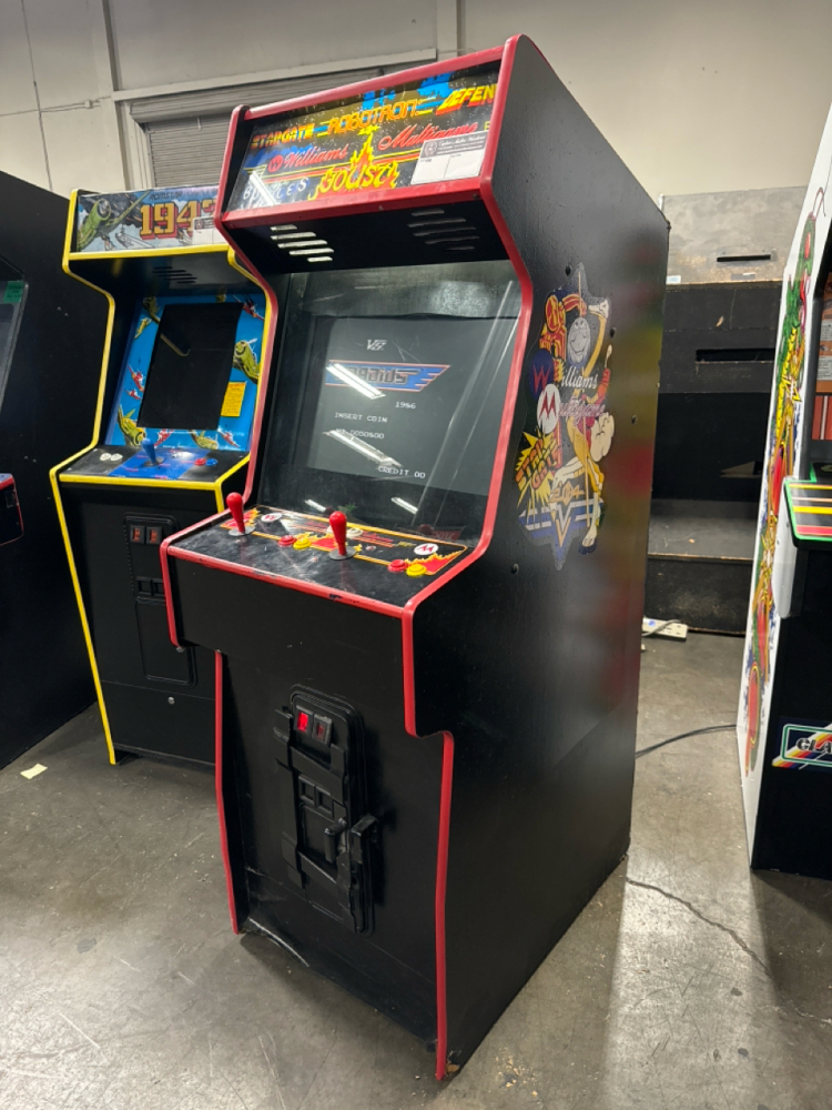 WILLIAMS MULTICADE UPRIGHT ARCADE GAME