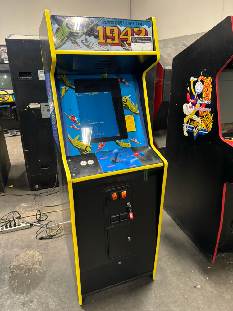 1942 UPRIGHT CLASSIC ACTION ARCADE GAME CAPCOM