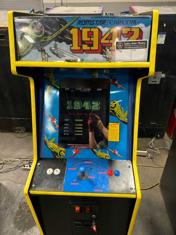 1942 UPRIGHT CLASSIC ACTION ARCADE GAME CAPCOM