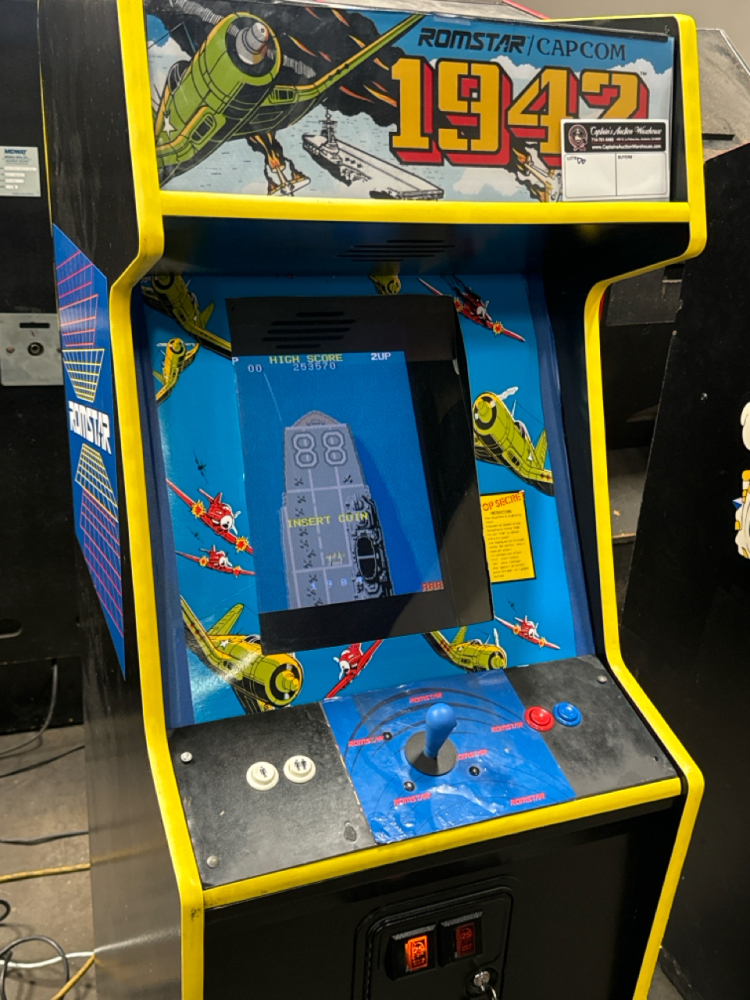 1942 UPRIGHT CLASSIC ACTION ARCADE GAME CAPCOM